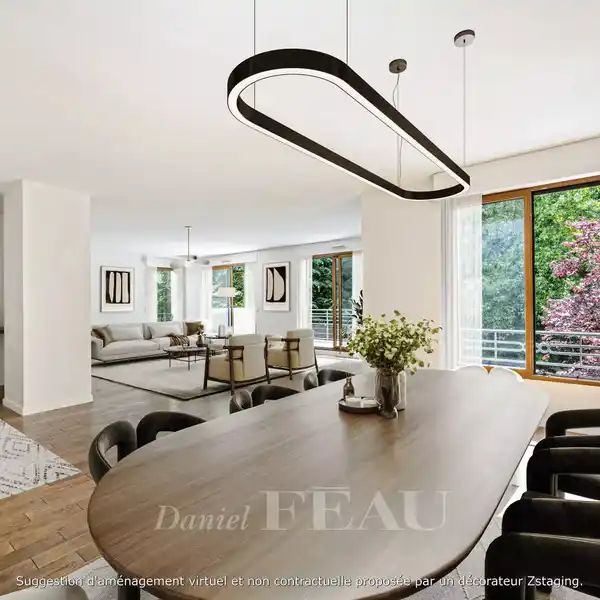 BRIGHT AND PEACEFUL DUAL-ASPECT APARTMENT