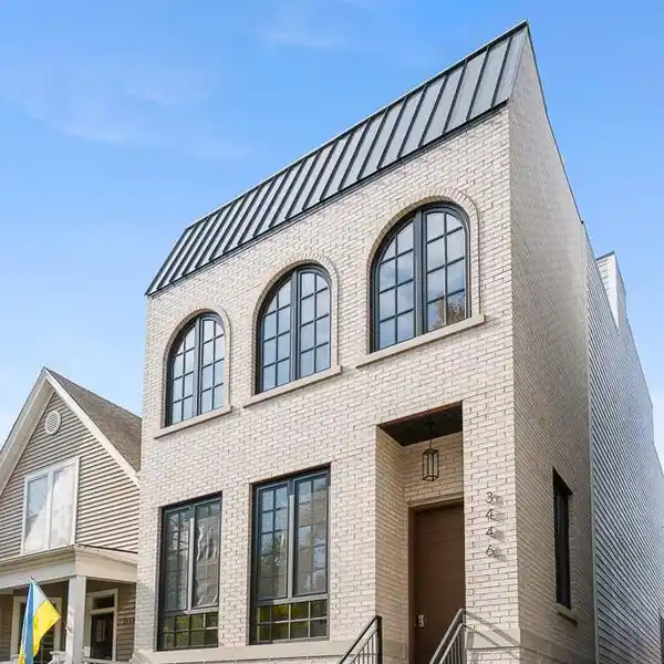 REMARKABLE NEW CONSTRUCTION HOME IN ROSCOE VILLAGE