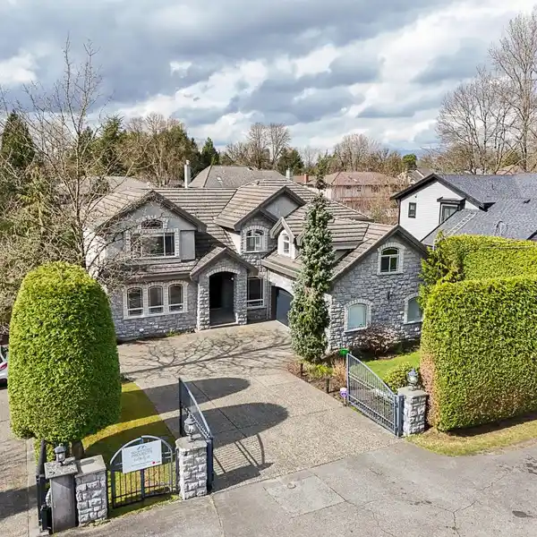 STYLISH THOUGHTFULLY DESIGNED HOME