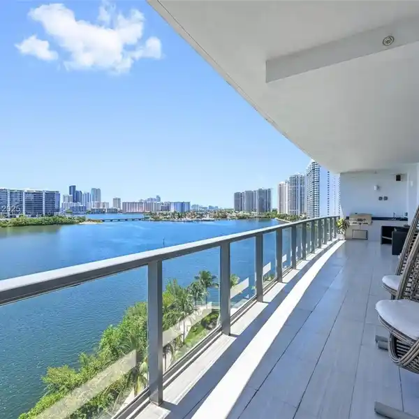 ONE-OF-A-KIND CORNER RESIDENCE AT ECHO AVENTURA