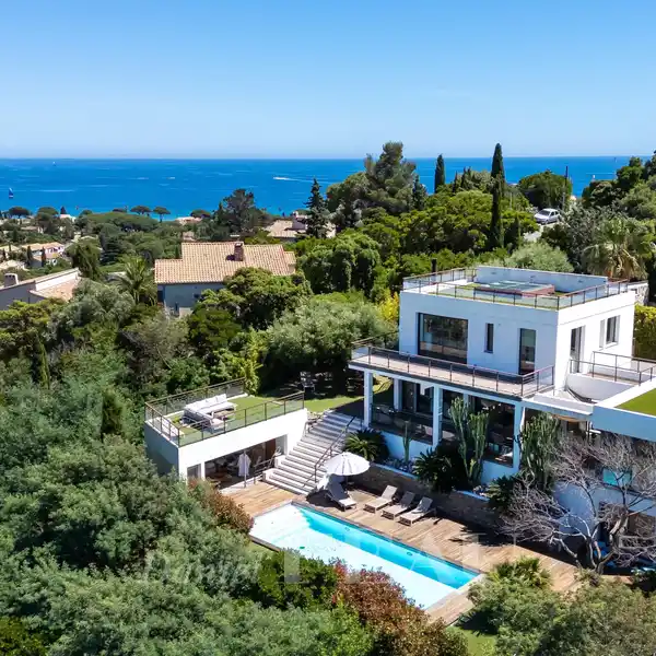 ENTIRELY RENOVATED MID-20TH CENTURY PROPERTY