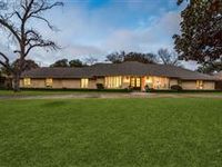 GORGEOUS HOME IN RUSSWOOD ACRES