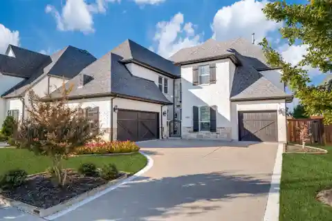 Modern Elegance with Expansive Indoor-Outdoor Living