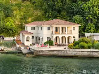 Rare Waterfront Sanctuary at Seclusion Cove