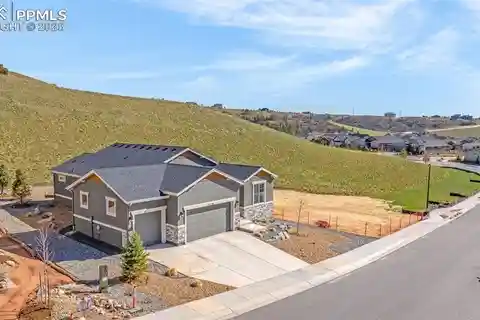 Ranch Style Home in Sought-After Forest Lakes