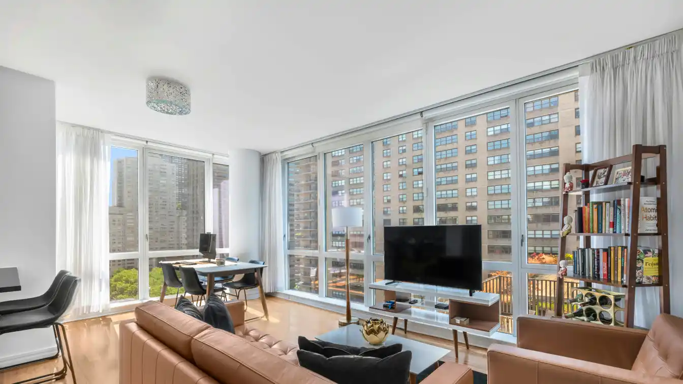 Beautiful Sunlit Corner Condo