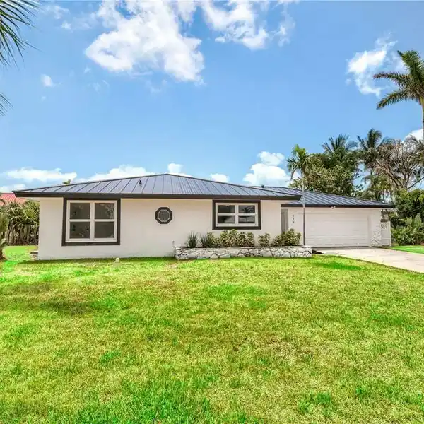 IMPECCABLY RENOVATED AND REIMAGINED SHELL HARBOR TREASURE