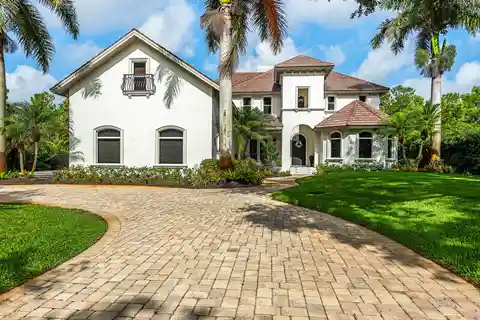 Luxury and Comfort in a Sought-After Location