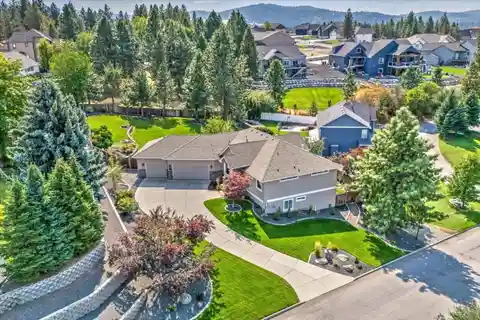 Extra Wow-Factor in This Extraordinary Home