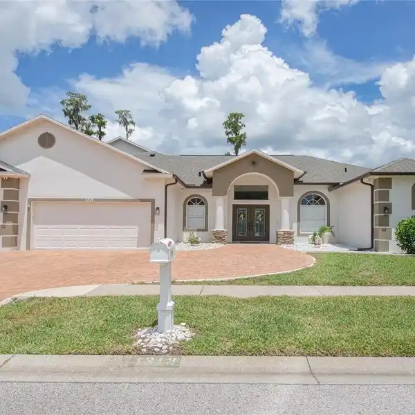 ODESSA LAKESIDE RETREAT