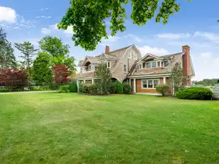 Charming Bay-front Home for Rent