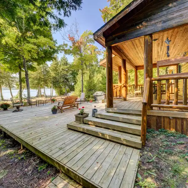 CONTEMPORARY LOG COTTAGE WITH STUNNING VIEWS