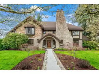 Legendary Eastmoreland English Cottage