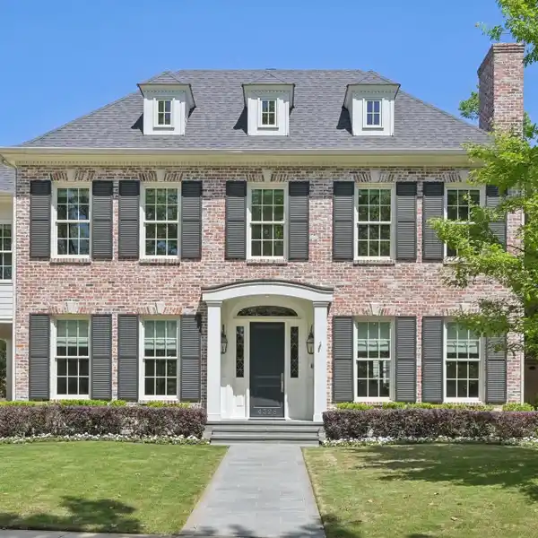REMARKABLE UNIVERSITY PARK HOME