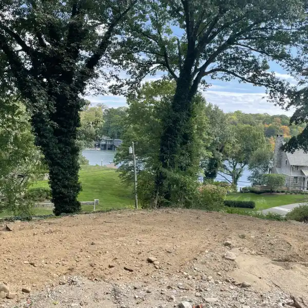 PRESTIGIOUS STONY POINT LAND WITH RIVER VIEWS