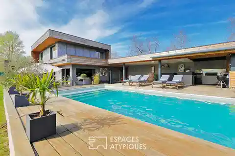 Architect-Designed Timber-Framed House with Swimming Pool