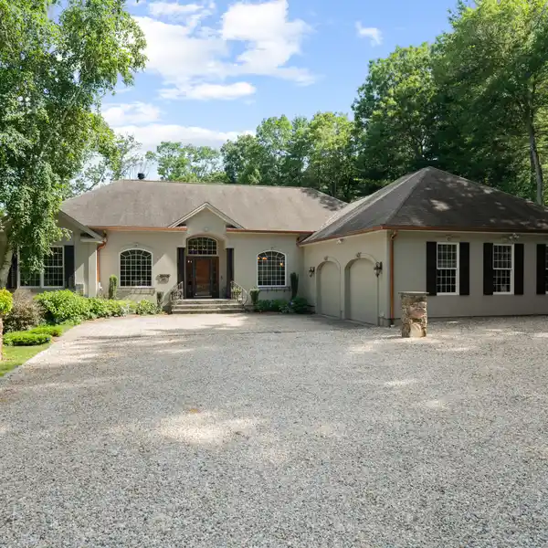 ONE-OF-A-KIND CUSTOM ESTATE