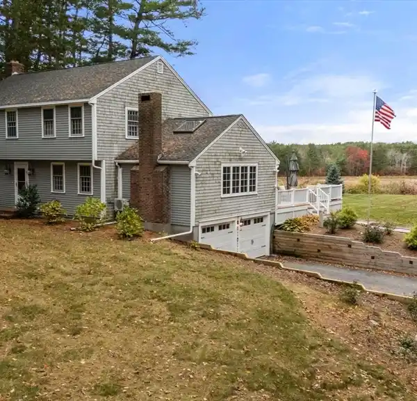CHARMING AND BEAUTIFULLY MAINTAINED COLONIAL HOME