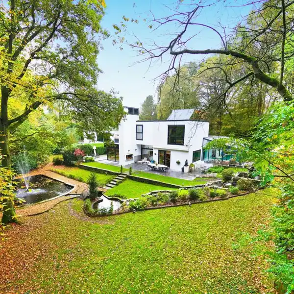 BEAUTIFUL ARCHITECT-DESIGNED VILLA