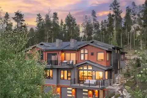 Exquisite Mountain Modern Retreat