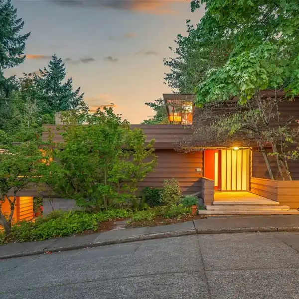 MID-CENTURY MODERN HOME WITH A RICH PEDIGREE