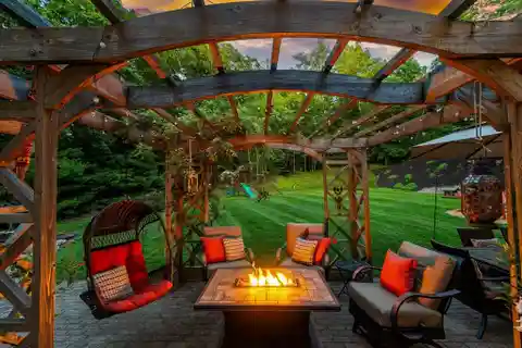 Spacious Colonial on a Picturesque Cul-De-Sac