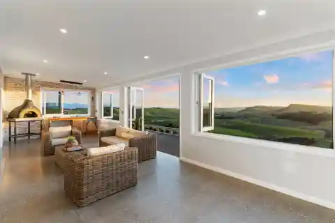 Luxurious Residence on Generous Rolling Farmland