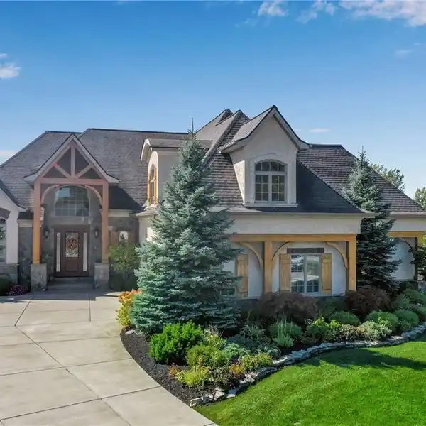 BREATHTAKING JUREK-BUILT MASTERPIECE