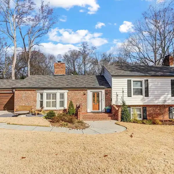 IMPRESSIVE HOME IN POPULAR MOUNTAINBROOK