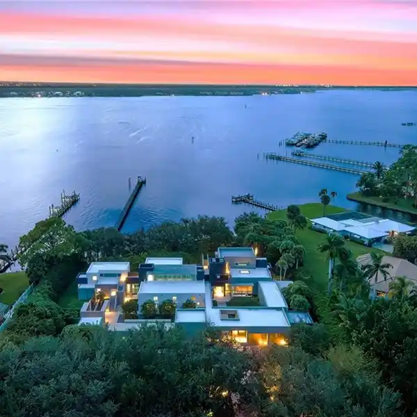 EXTRAORDINARY MODERN RESIDENCE ON A DOUBLE RIVERFRONT LOT