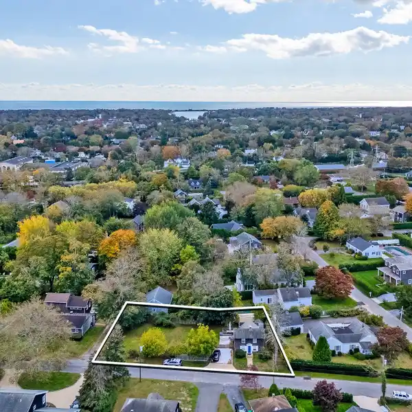 CHARMING COTTAGE IN QUIET SOUTHAMPTON VILLAGE SETTING