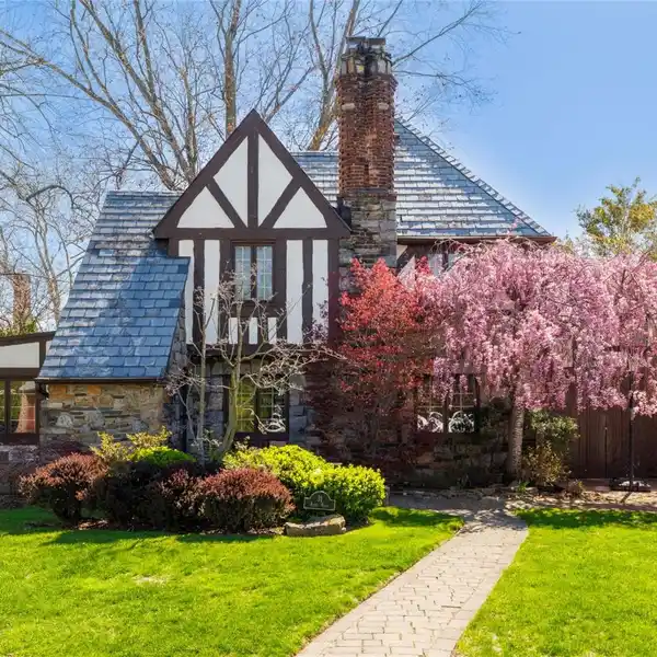 BRIGHT AND ELEGANT ENGLISH TUDOR