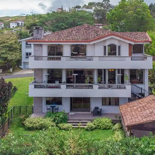 EXPERIENCE NATURE AND LUXURY AT UNIQUE VIEW HOME IN EL GREGAL