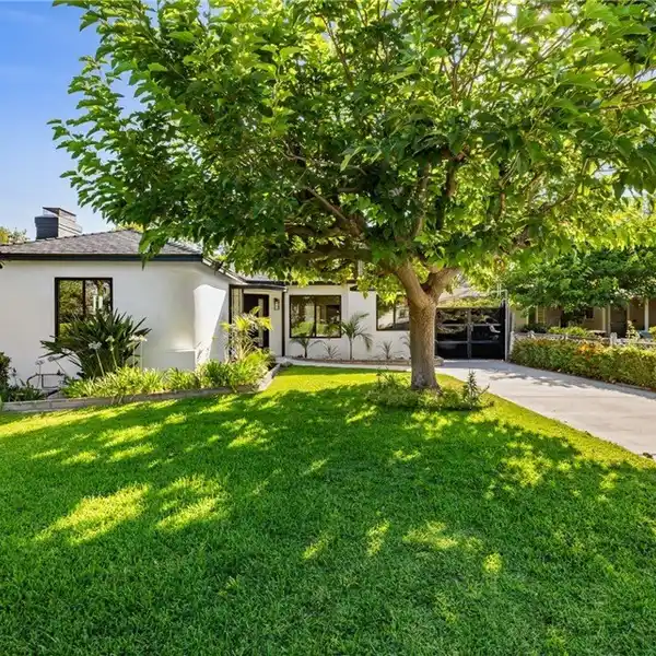 MODERN ELEGANCE MEETS TIMELESS RANCHO CHARM