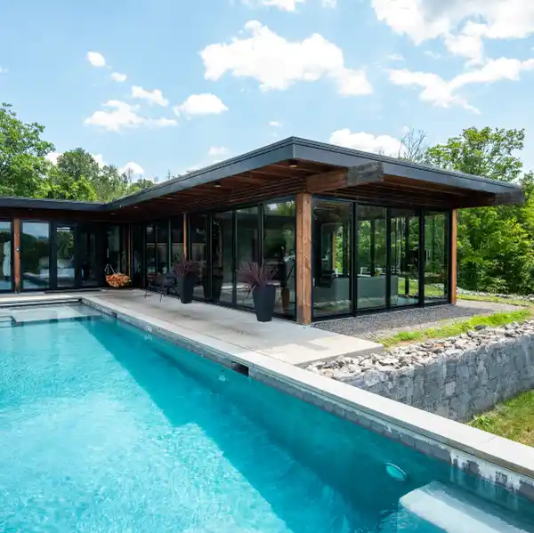 ARCHITECT-DESIGNED GLASS HOUSE ON 25 PRIVATE ACRES