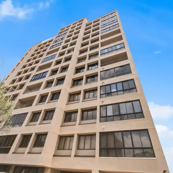 LUXURY HIGH-RISE CONDO