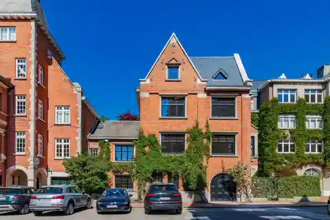 English-style Mansion in a Privileged Location