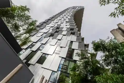 Beautiful Two Bedroom in Alberni by Kengo Kuma
