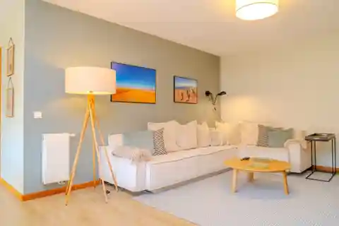 Contemporary Villa Merging Urban Sophistication with Natural Calm