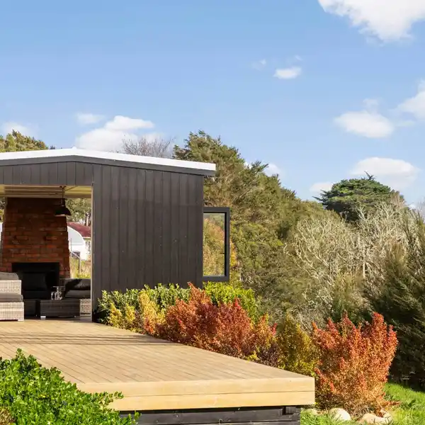 IMMACULATE PROPERTY WITH A SELF-SUFFICIENT EDGE