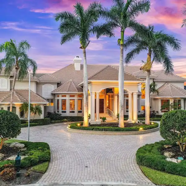 A RESORT LIKE HOME IN PARADISE