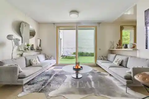 Contemporary Apartment with Functional and Stylish Layout