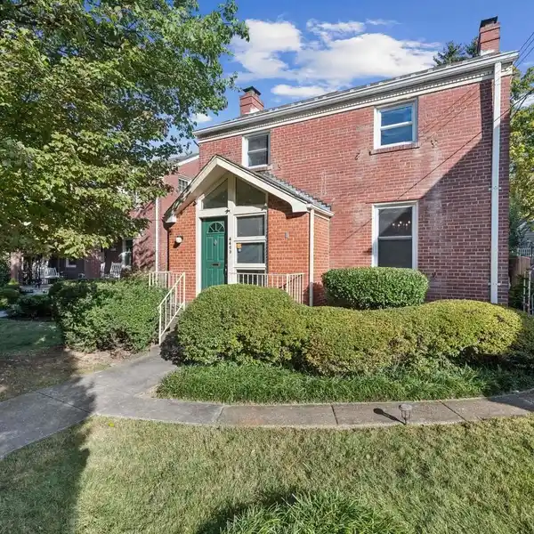 CLASSIC WARMTH WITH EXPANSION POTENTIAL