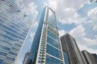 AMAZING VIEWS FROM A PERFECTLY LOCATED LAKE SHORE EAST HIGH-RISE
