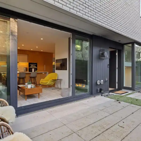 STUNNING WEST COAST MODERNISM STYLED TOWNHOME
