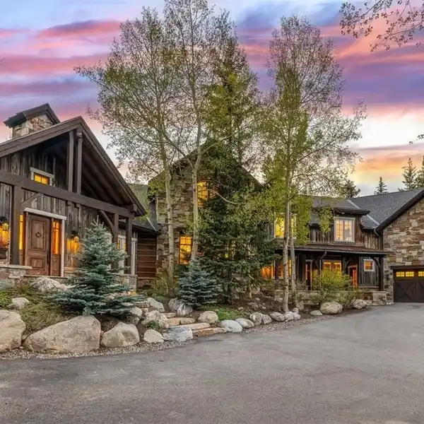 THOUGHTFULLY RE-CRAFTED MOUNTAIN HOME