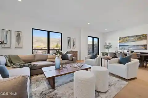 Private End Townhome with Mountain Views