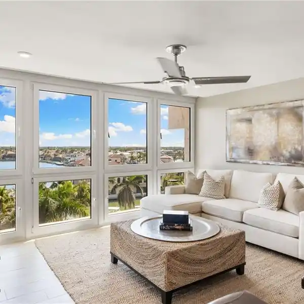EXQUISITELY REMASTERED CONDO IN PRESTIGIOUS PARK SHORE