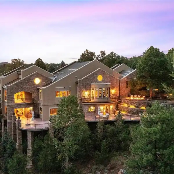 UNPARALLELED LUXURY WITH SPECTACULAR VIEWS