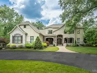 Casual Elegance on a Picturesque Acre